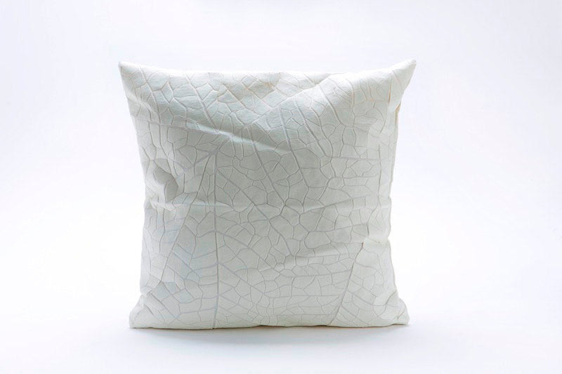 Coussin veine feuille nature blanc