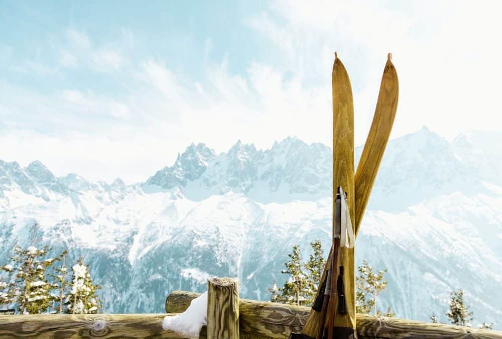 Les artistes derrière les affiches de ski les plus iconiques des Alpes
